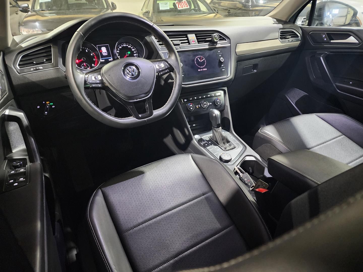 Volkswagen Tiguan 2021 - Thumbnail 11