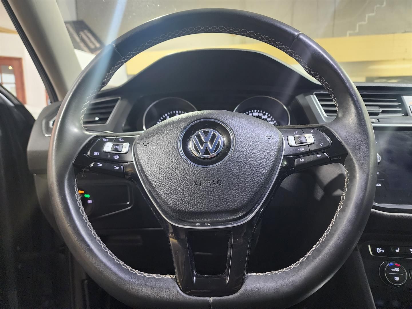 Volkswagen Tiguan 2021 - Thumbnail 16