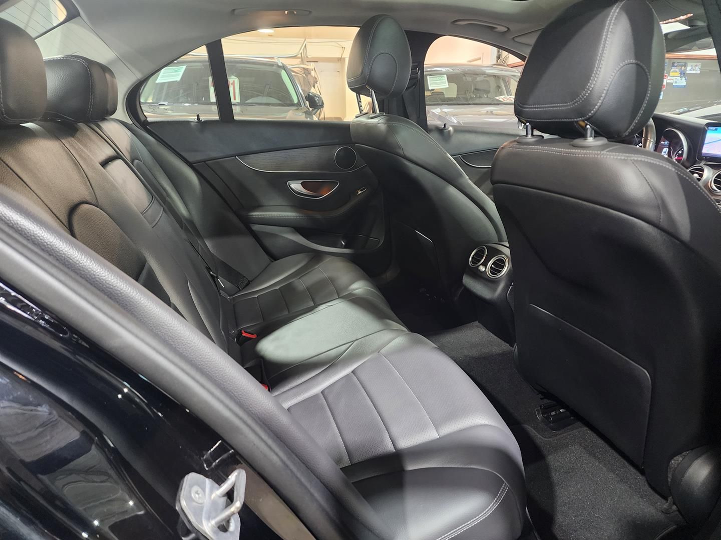Mercedes-Benz C-Class 2019 - Thumbnail 8