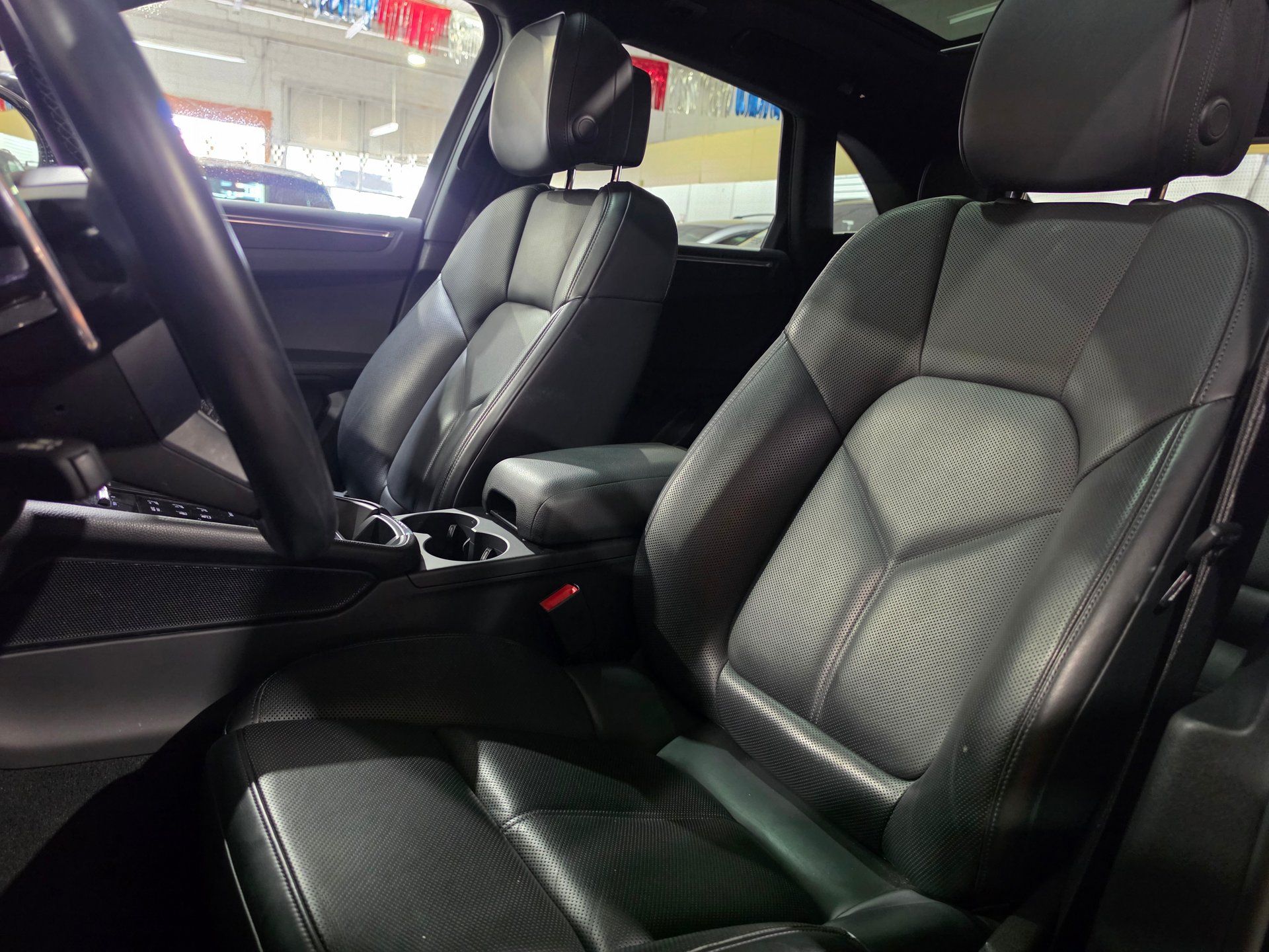 Porsche Macan 2023 - Image 16