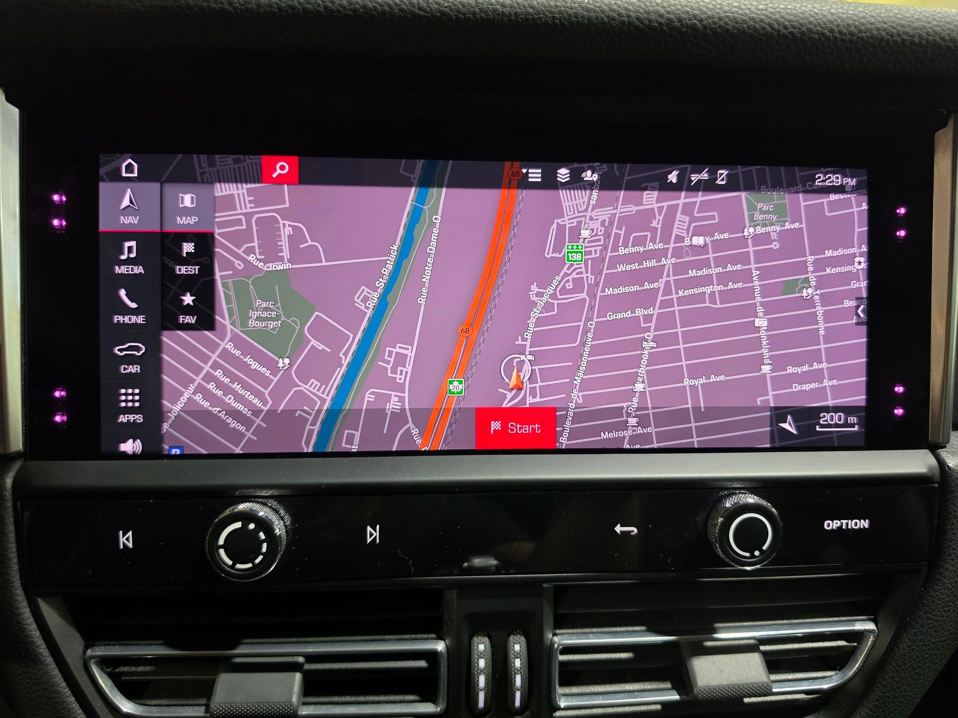 Porsche Macan 2023 - Image 20