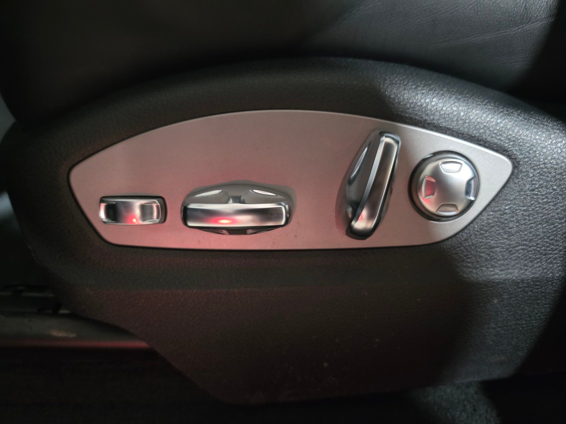 Porsche Macan 2023 - Image 17