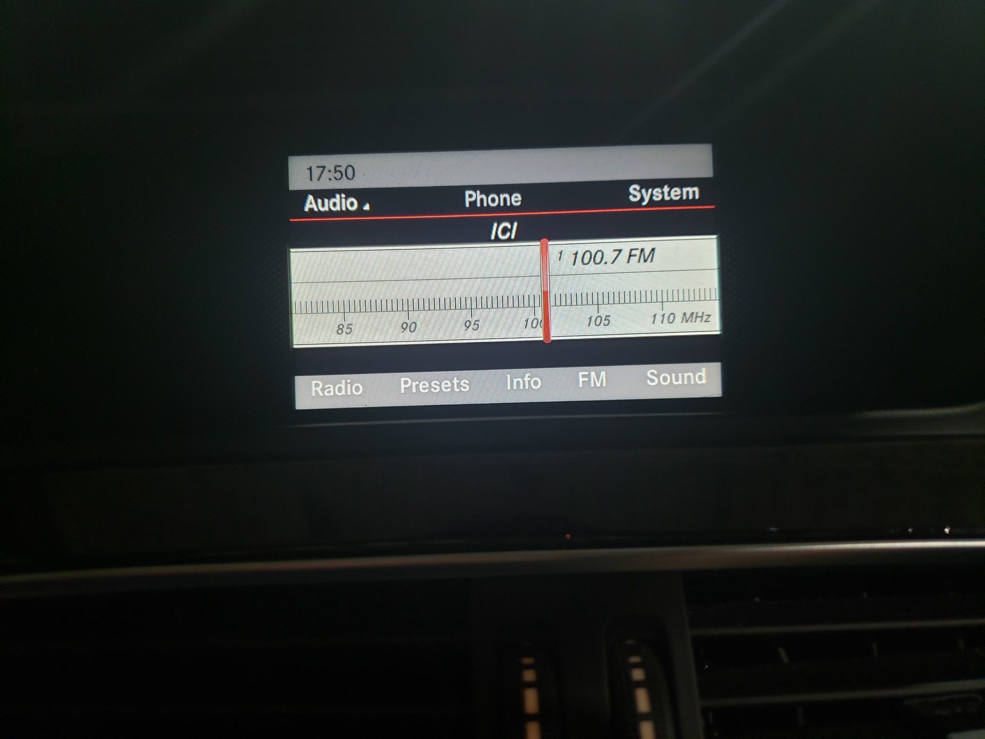 Mercedes-Benz C 300 2014 - Image 15 