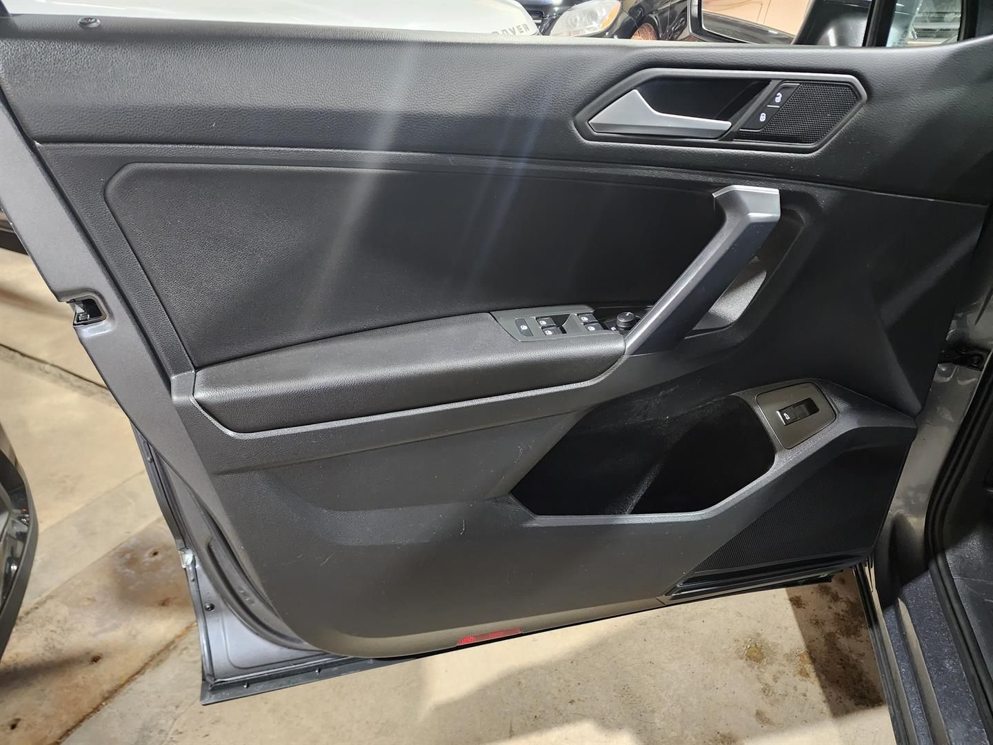 Volkswagen Tiguan 2021 - Image 12