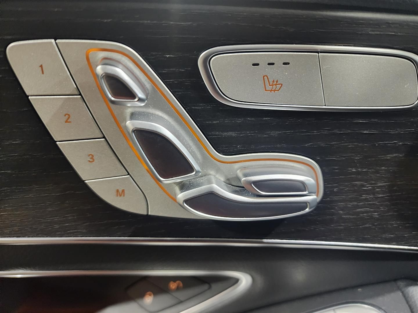 Mercedes-Benz C-Class 2019 - Image 13