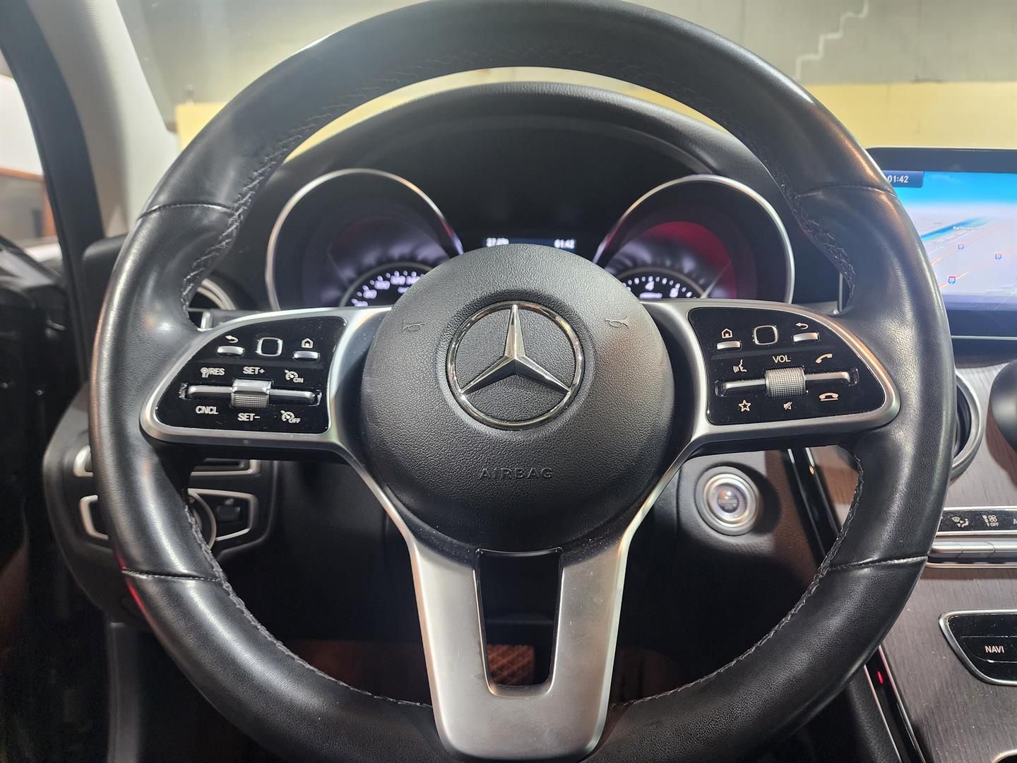 Mercedes-Benz C-Class 2019 - Image 18