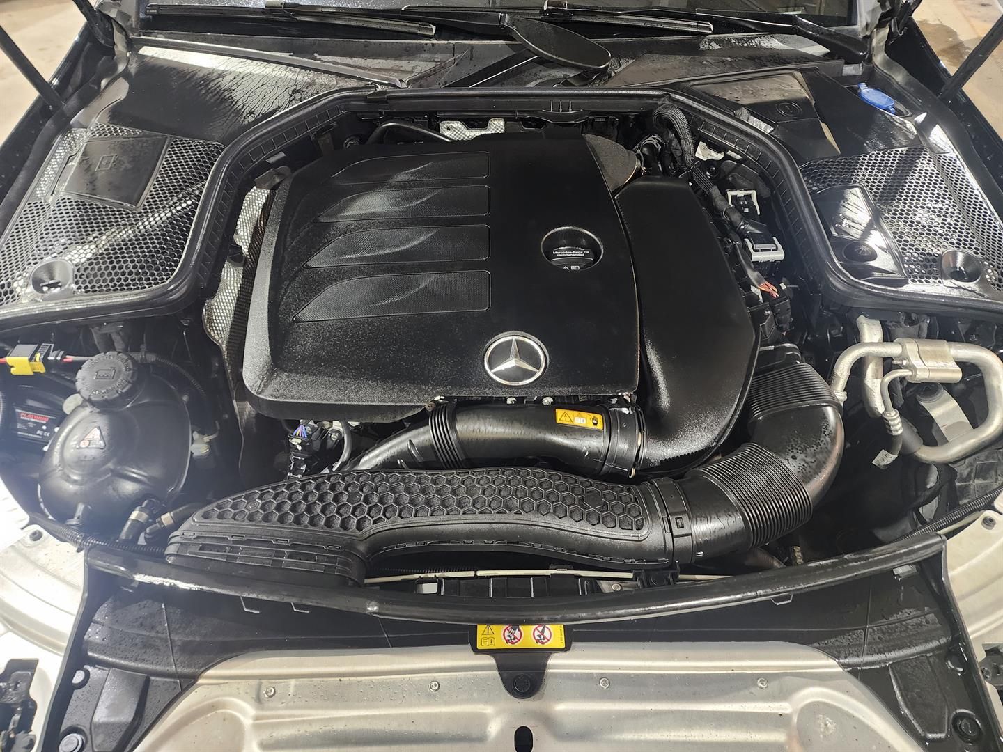 Mercedes-Benz C-Class 2019 - Image 24